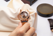 Cách Vệ Sinh Đồng Hồ Đeo Tay Đúng Cách Ai Cũng Có Thể Tự Làm