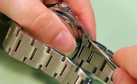 Cách Thay Dây Đồng Hồ Đơn Giản Tại Nhà Dễ Hiểu & An Toàn