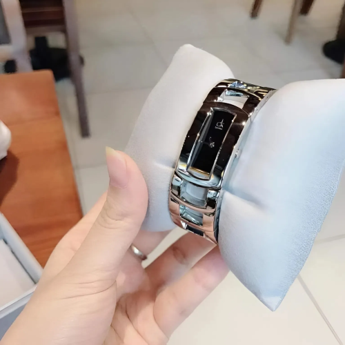 Đồng Hồ Calvin Klein 19.5 x 36.5mm Nữ K3Y2M111