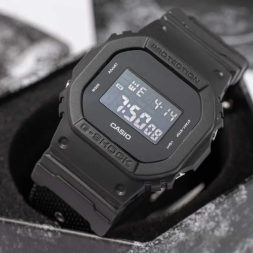 Đồng Hồ Casio 48.9 x 42.8 mm Nam DW-5600BBN-1DR