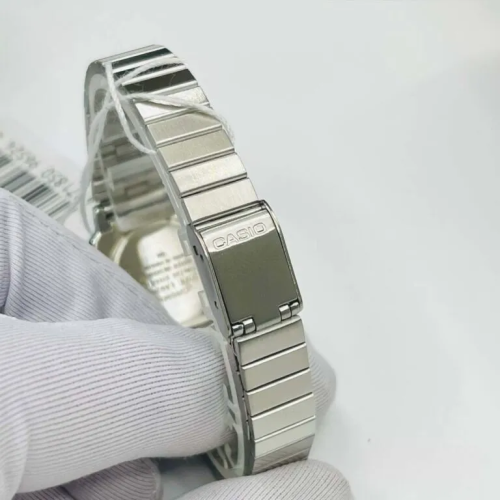 Đồng Hồ Casio 30.3 x 24.6 mm Nữ LA670WA-2DF