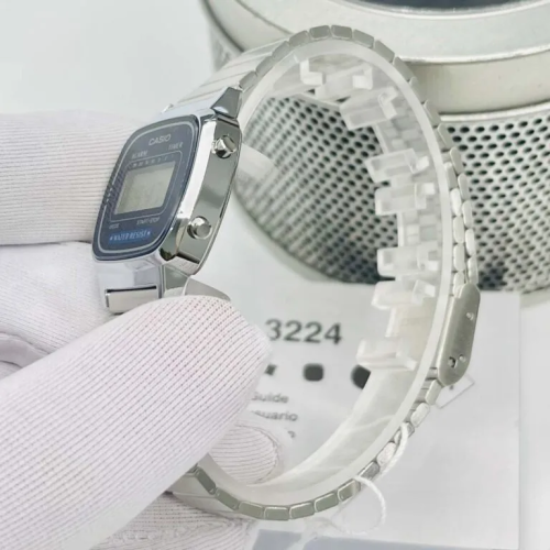 Đồng Hồ Casio 30.3 x 24.6 mm Nữ LA670WA-2DF