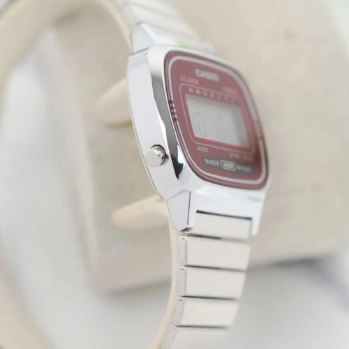 Đồng Hồ Casio 30.3 x 24.6 mm Nữ LA670WA-4DF