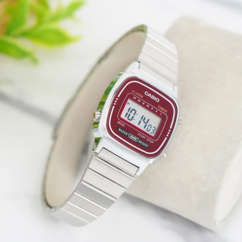 Đồng Hồ Casio 30.3 x 24.6 mm Nữ LA670WA-4DF
