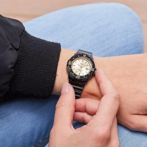 Đồng Hồ Casio 34.2 mm Nữ LRW-200H-9EVDF