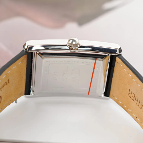 Đồng Hồ Daniel Wellington 35 mm x 24 mm Nam DW00100697