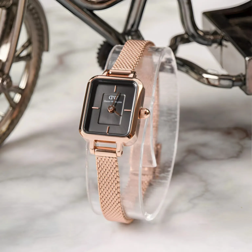 Đồng Hồ Daniel Wellington 15.4x18.2mm Nữ DW00100647