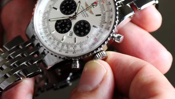 Cách Chỉnh Ngày Đồng Hồ Đeo Tay Dễ Dàng Và Chính Xác