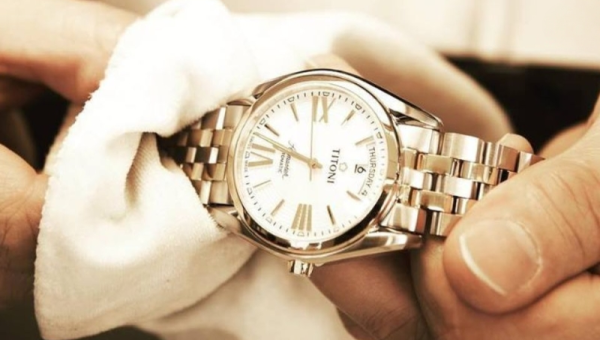 Cách Xử Lý Đồng Hồ Vào Nước Nhanh & Đúng Cách Tại Nhà