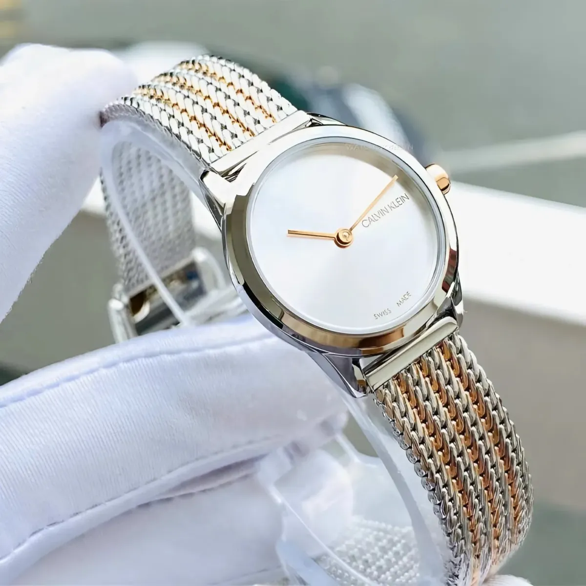 Đồng hồ nữ Calvin Klein 24mm K3M23B26 mặt tròn, dây lưới hai tông màu, thiết kế tối giản